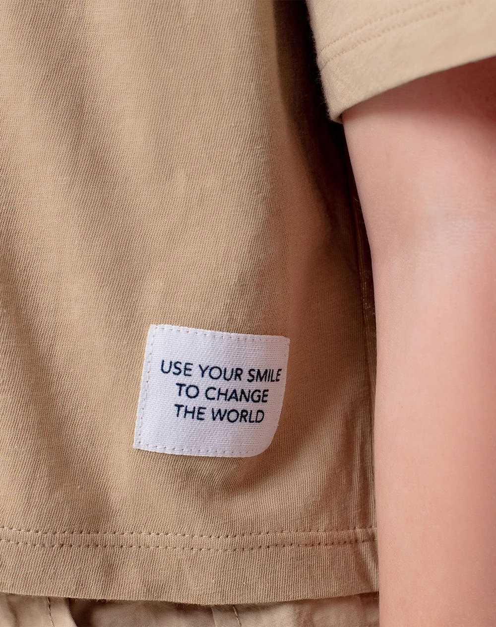 Camiseta crop regular algodón habano niña sold by Gef product image thumbnail 4