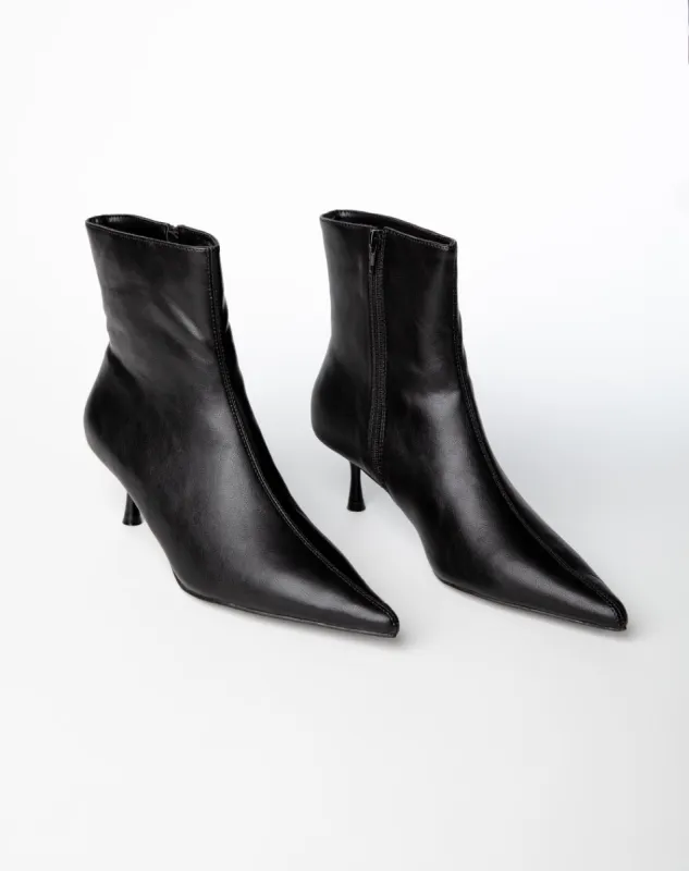 Botas caña baja negras sold by Gef