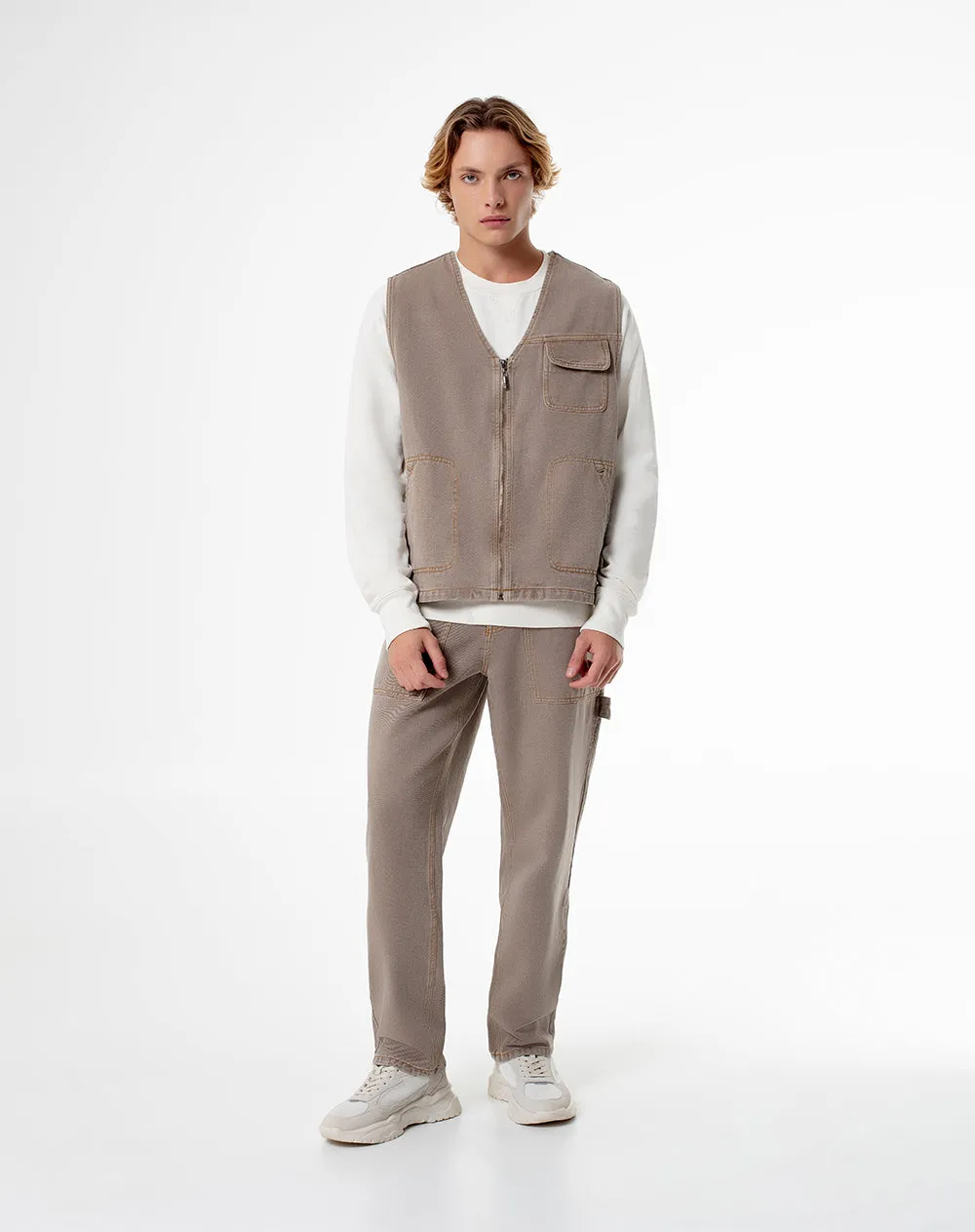 Chaleco regular fit sin capucha cafe sold by Gef product image thumbnail 4