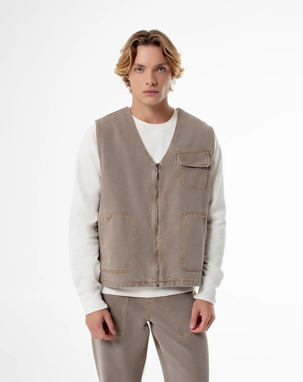 Chaleco regular fit sin capucha cafe sold by Gef