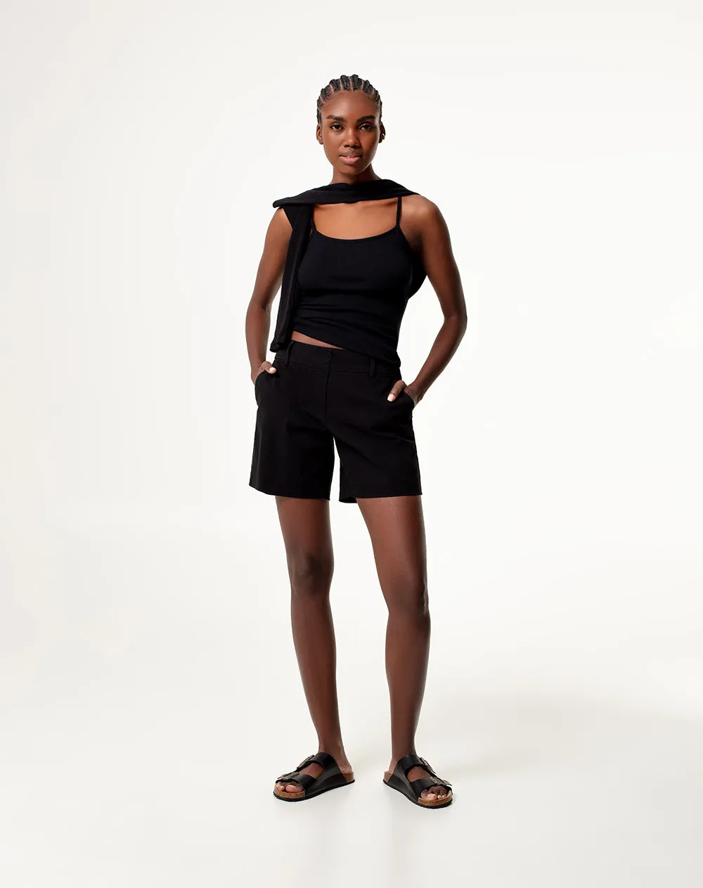 Short tiro medio algodón bolsillos laterales negro para mujer sold by Gef product image thumbnail 3