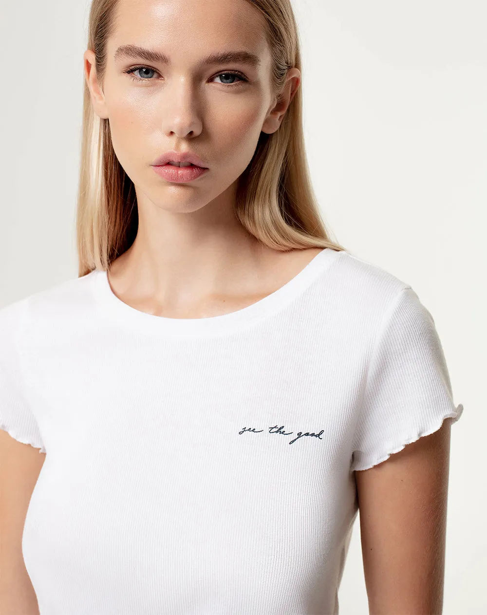 Camiseta regular fit manga corta blanca sold by Gef