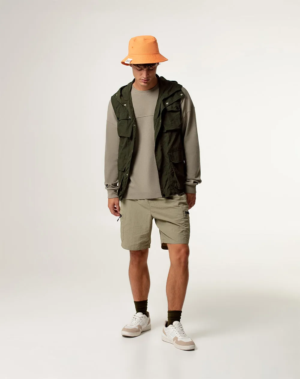 Chaleco regular fit con capucha verde militar sold by Gef product image thumbnail 4