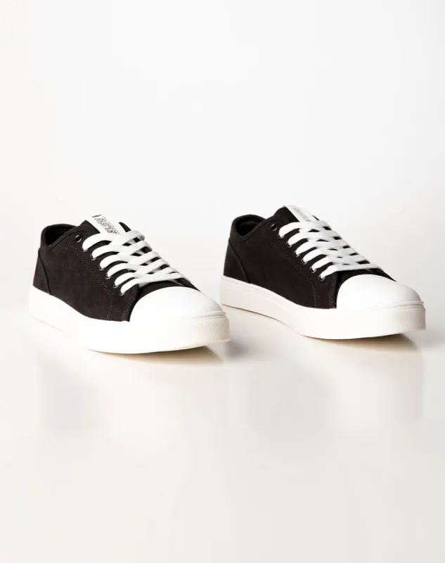 Tenis negros sold by Gef