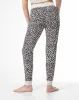 Pantalón Miwi slim fit tiro medio arena estampado sold by Gef