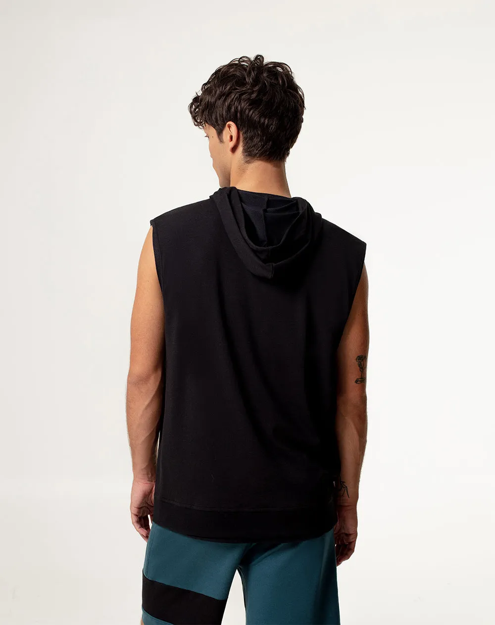 Chaleco regular fit con capucha negro sold by Gef product image thumbnail 2