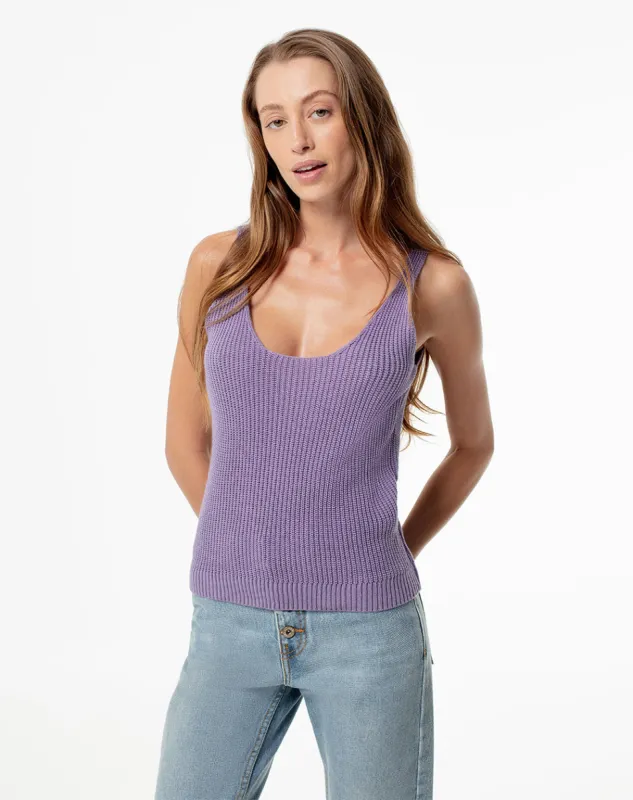 Camiseta regular fit morada sold by Gef