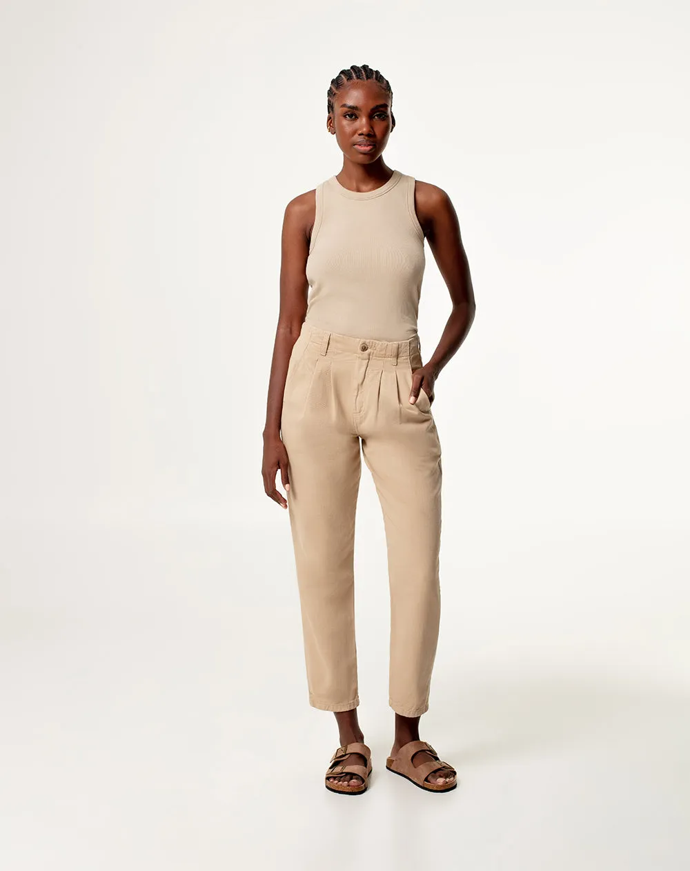 Pantalón regular fit tiro medio en drill kaki sold by Gef