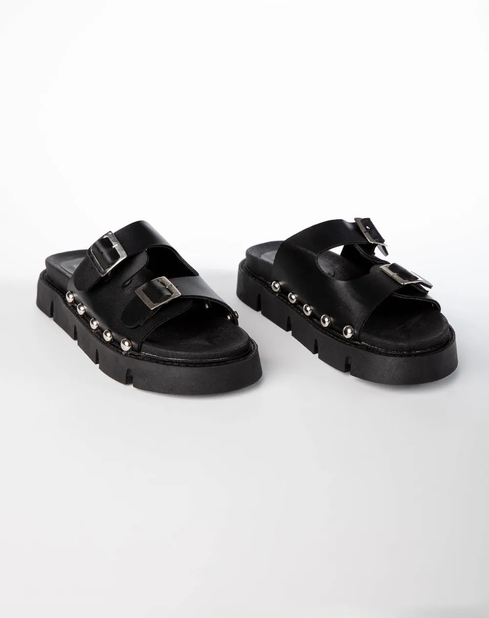 Sandalias negras sold by Gef