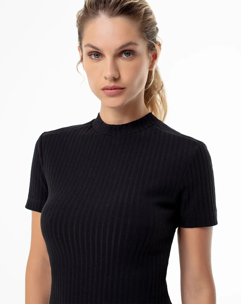 Camiseta crop slim algodón negra mujer sold by Gef product image thumbnail 3