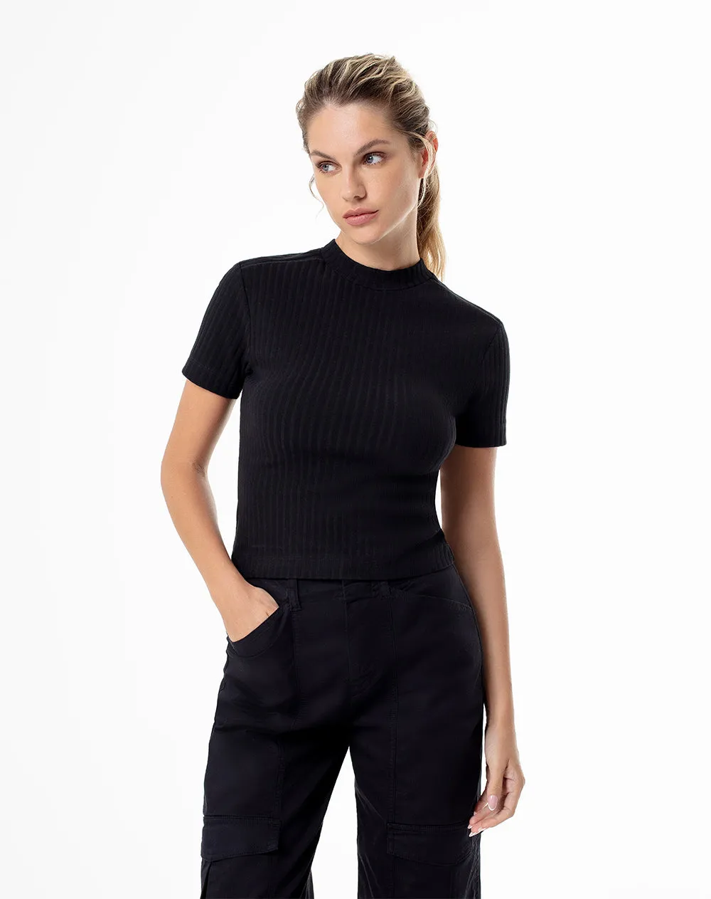 Camiseta crop slim algodón negra mujer sold by Gef