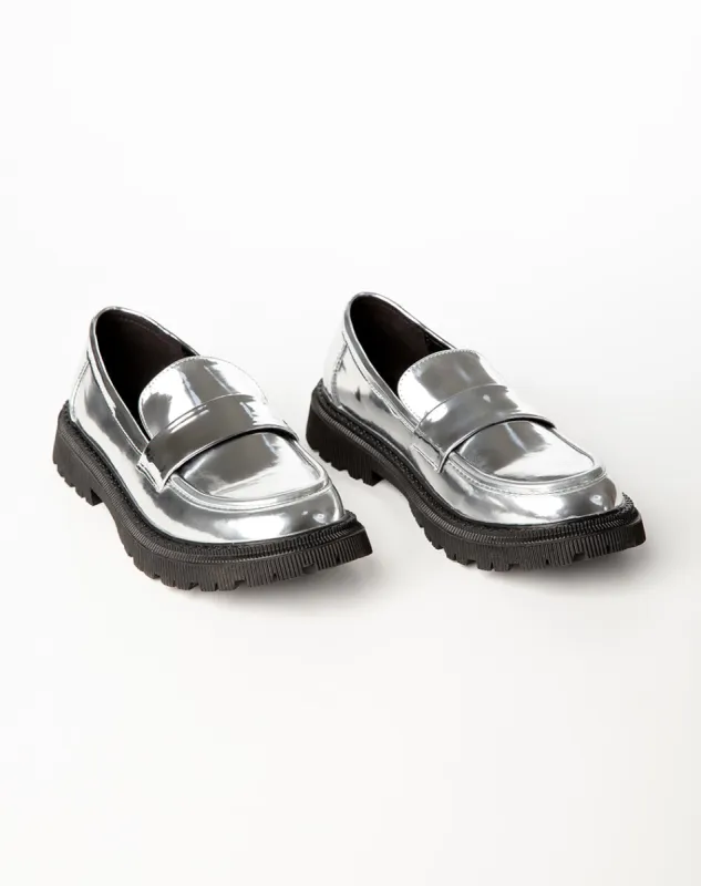 Mocasines plateados sold by Gef