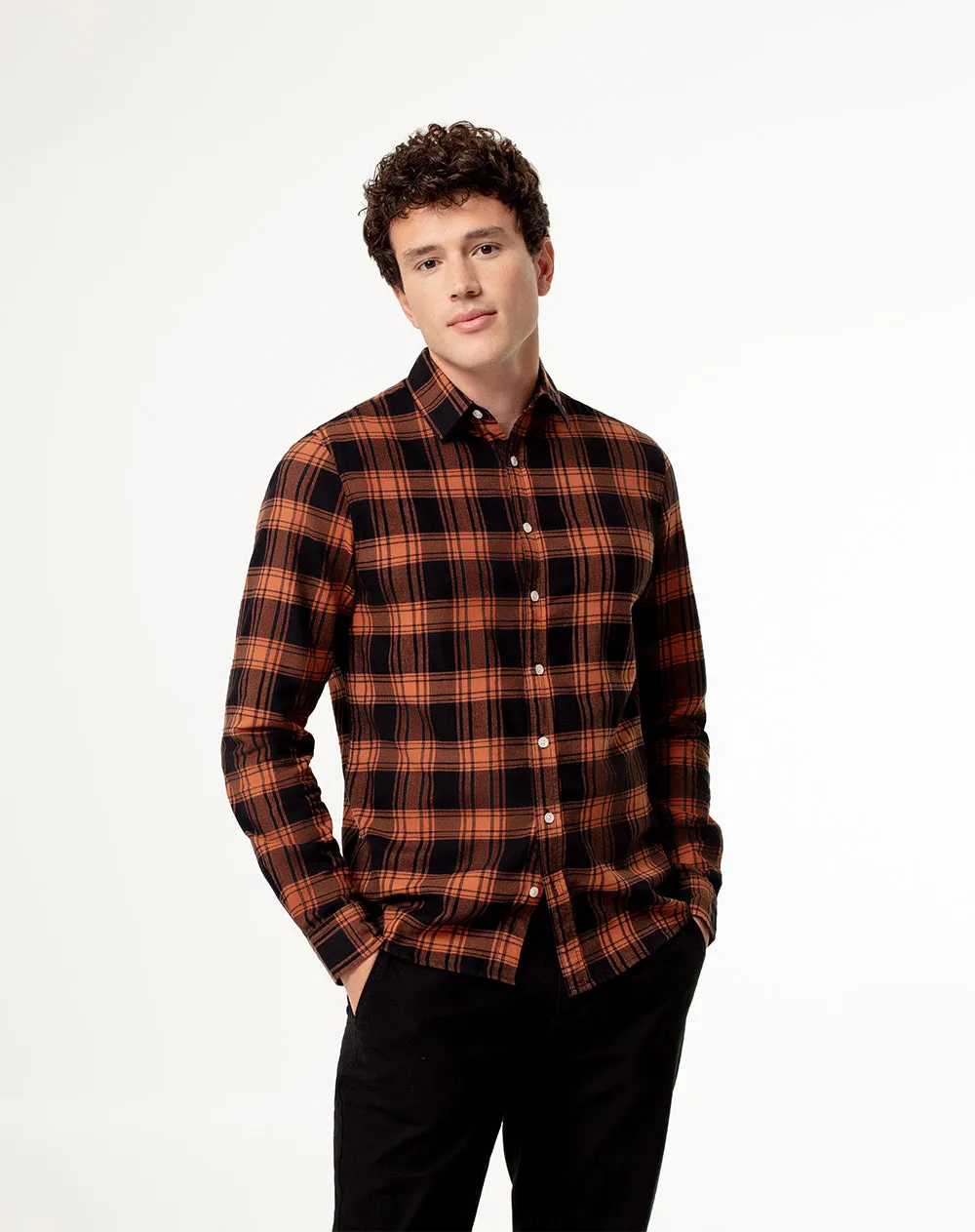 Camisa slim fit manga larga café con cuadros sold by Gef