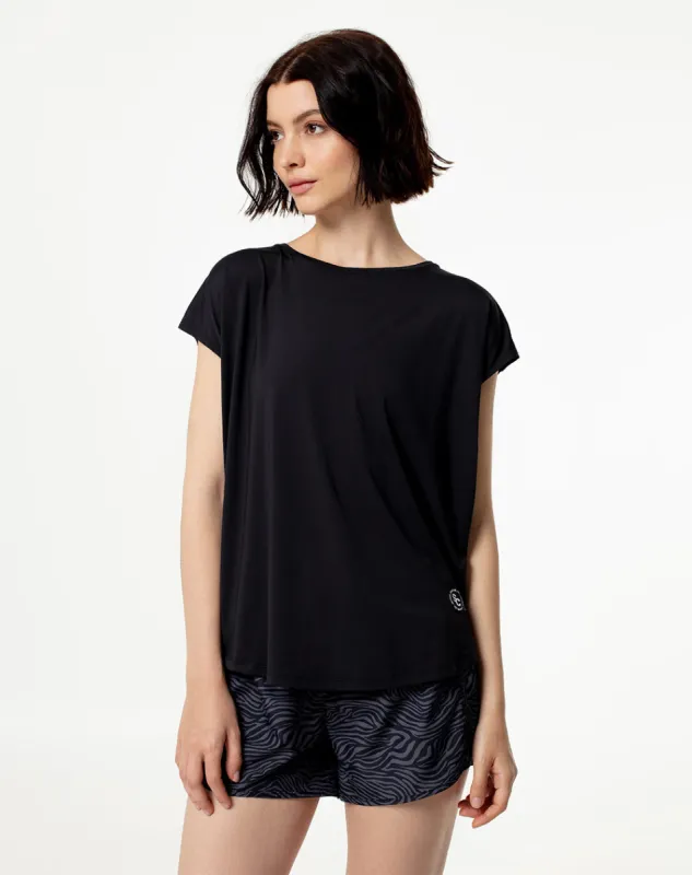 Camiseta Lozu regular fit negra sold by Gef