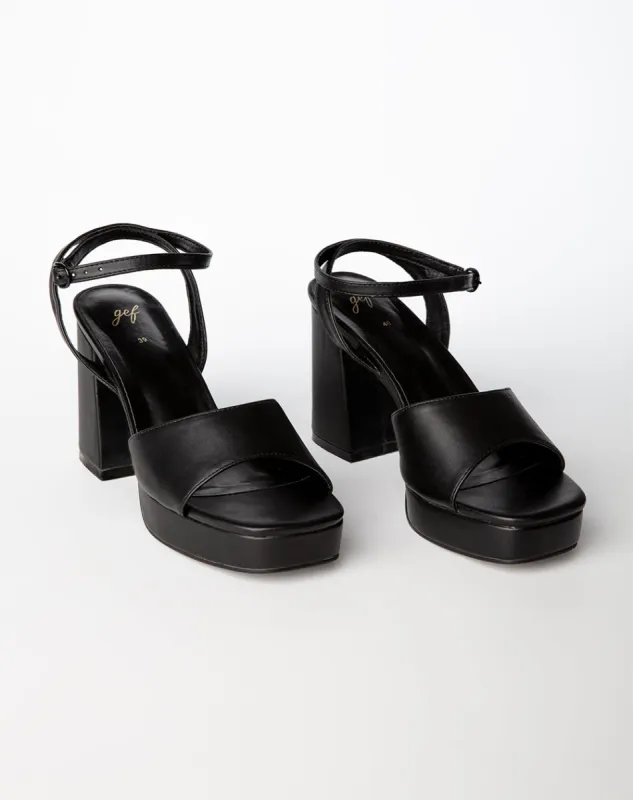 Sandalias negras sold by Gef