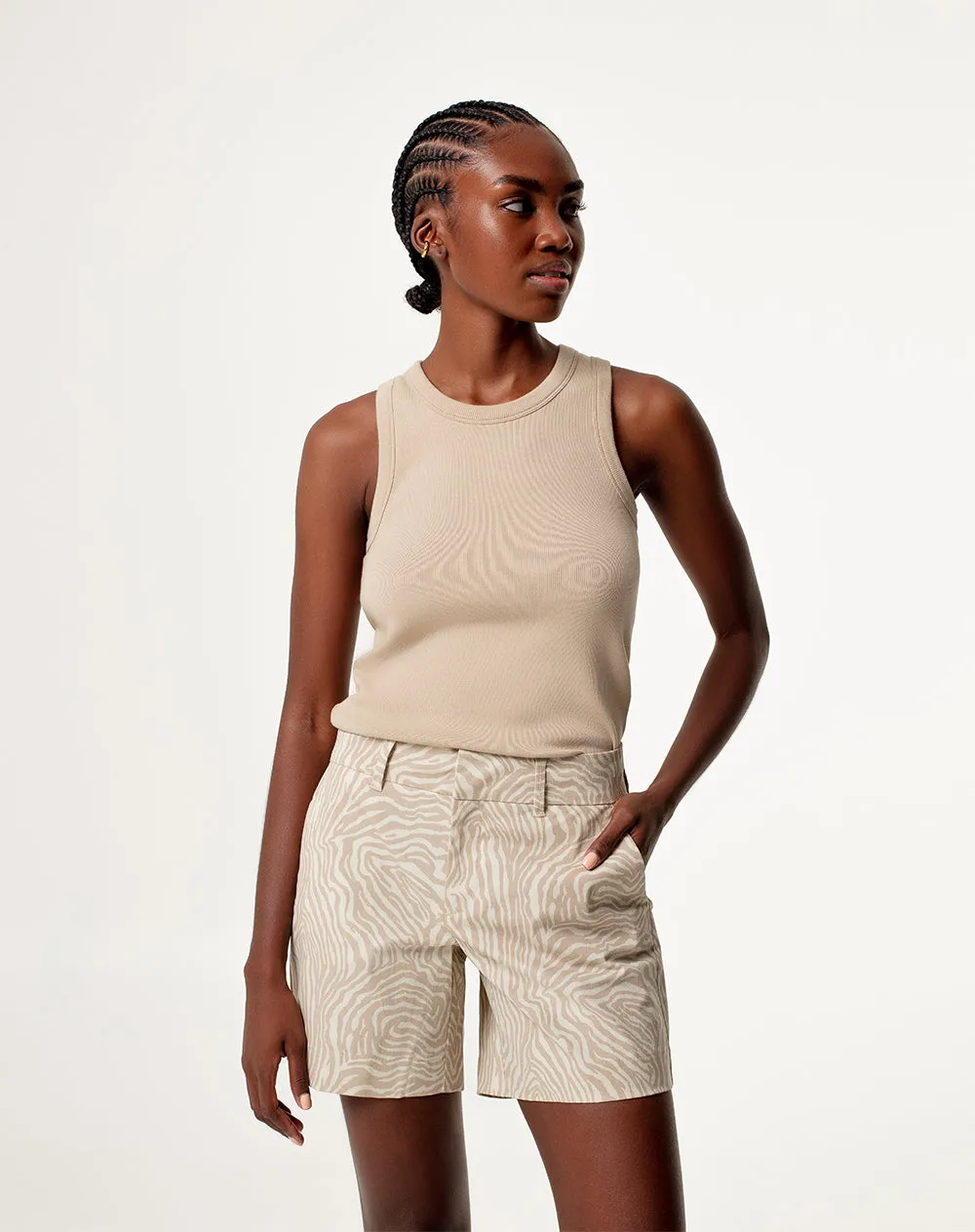 Bermuda regular fit en drill habano estampado sold by Gef