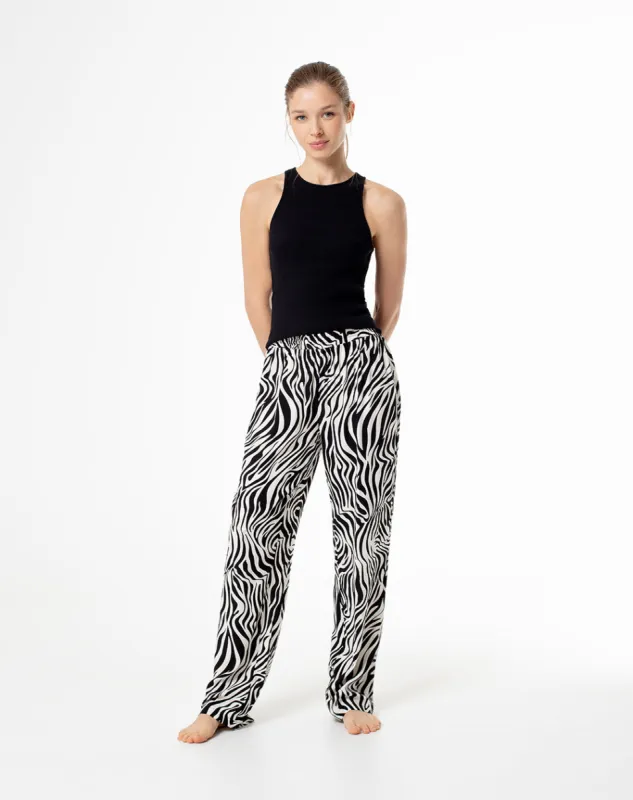 Pantalón Limi regular fit tiro medio crudo estampado sold by Gef