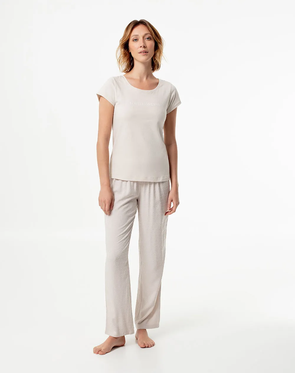 Pantalón regular fit tiro medio arena sold by Gef