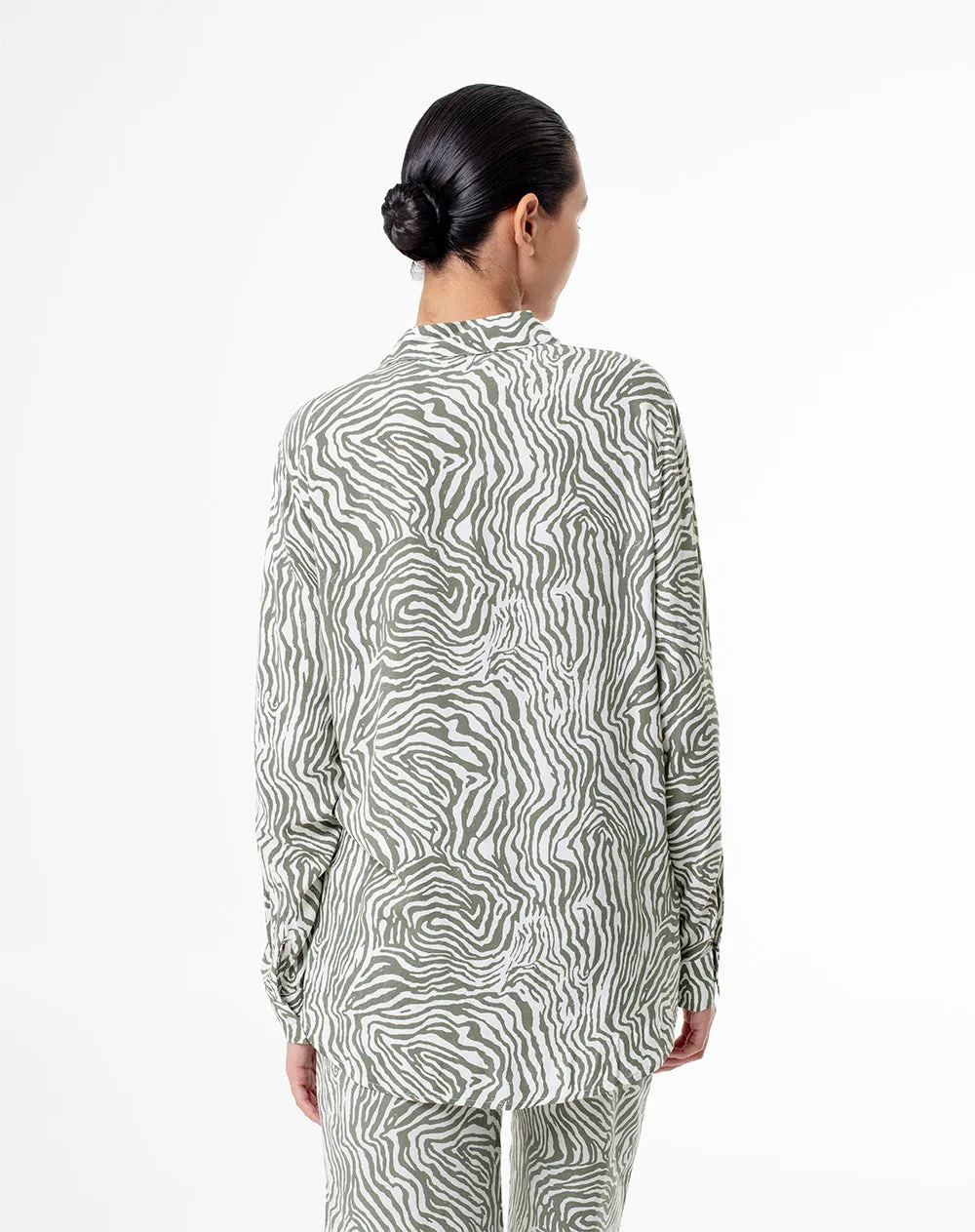 Camisa loose fit manga larga verde estampada sold by Gef product image thumbnail 2