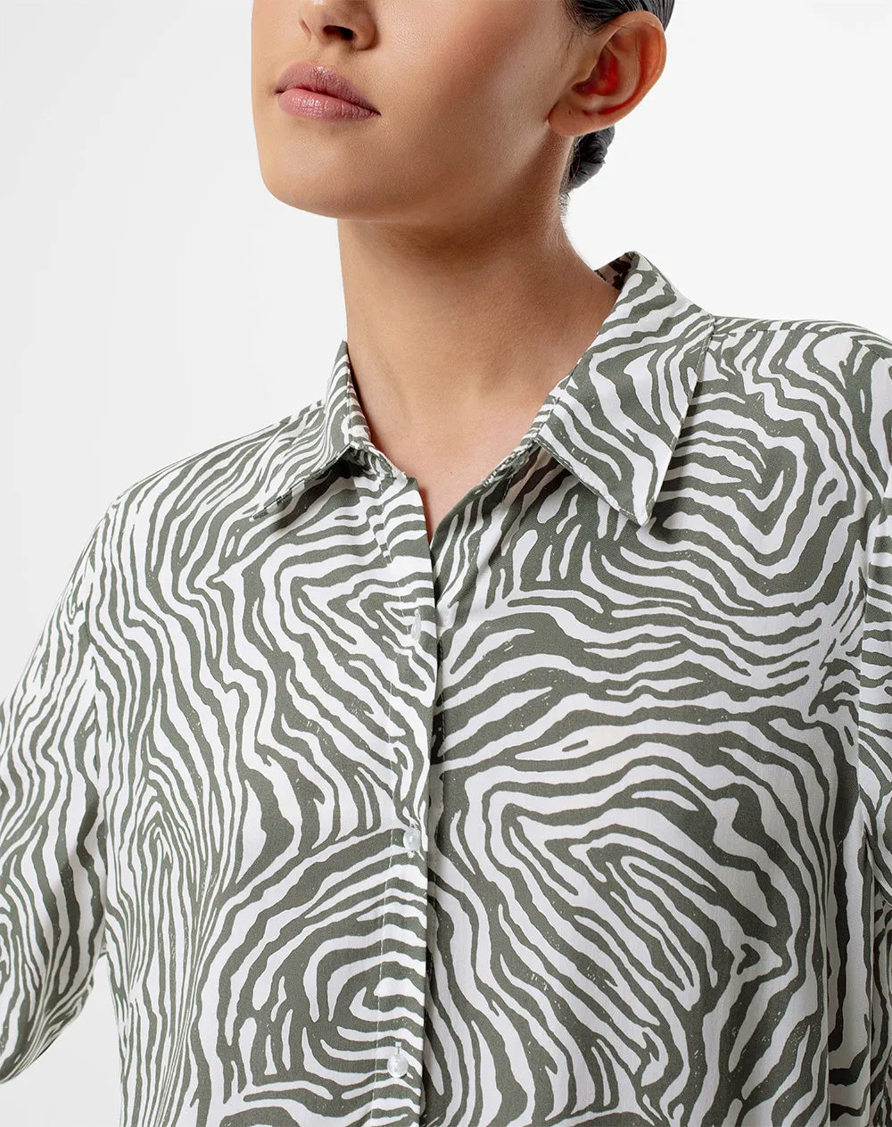 Camisa loose fit manga larga verde estampada sold by Gef product image thumbnail 3