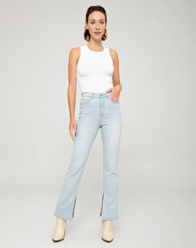 Jean flare fit tiro medio indigo claro sold by Gef