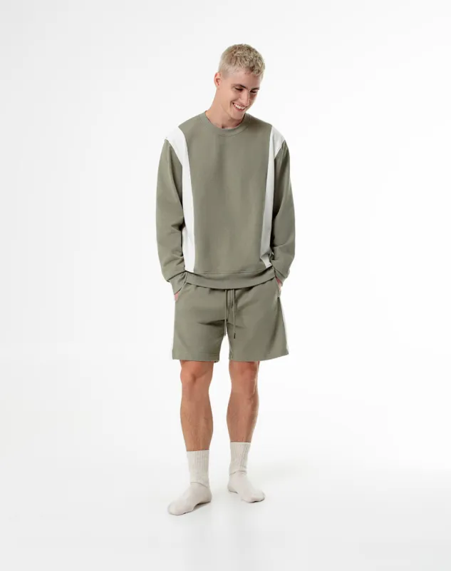 Buzo regular fit verde bloques sold by Gef
