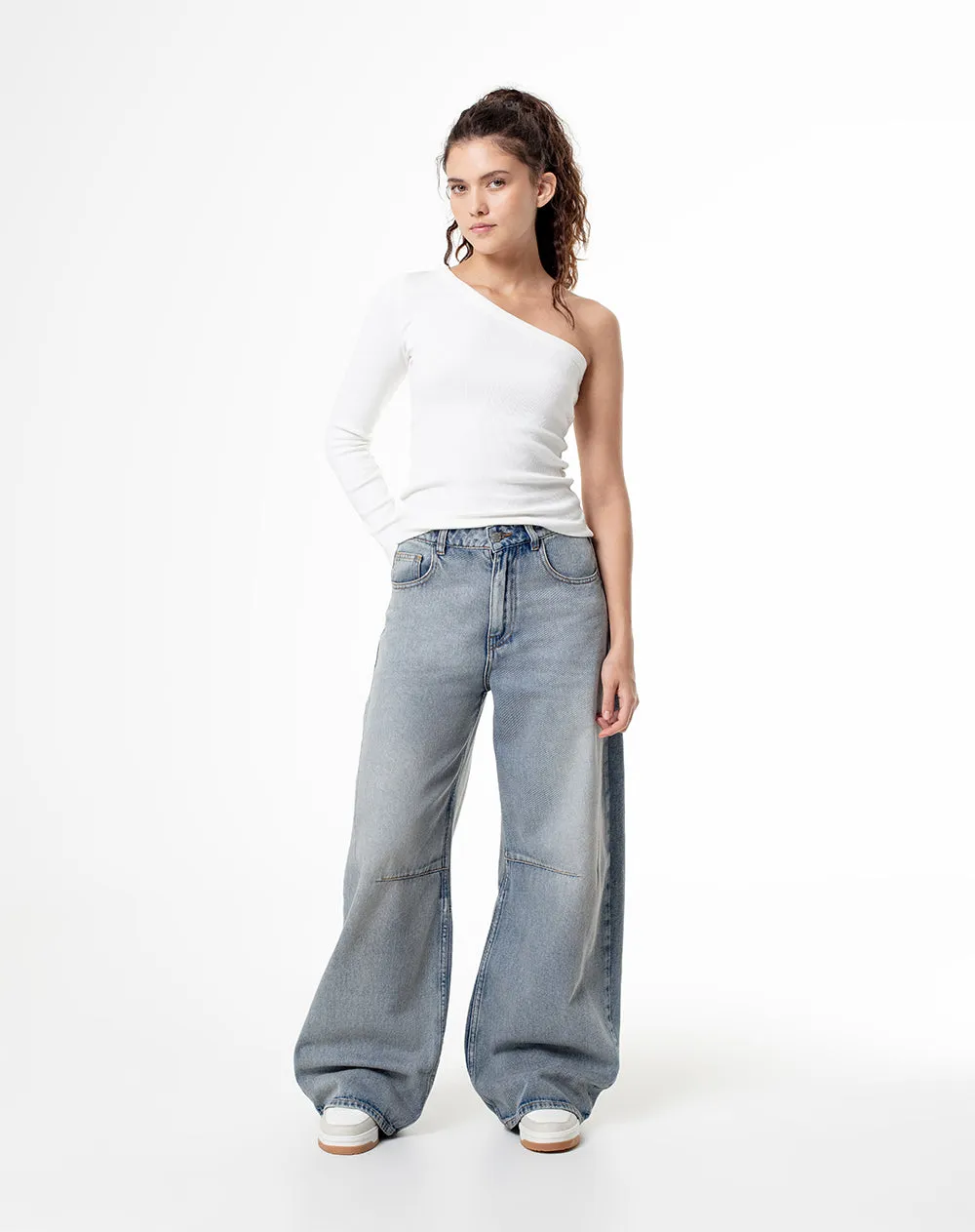 Jean regular fit tiro alto indigo claro sold by Gef