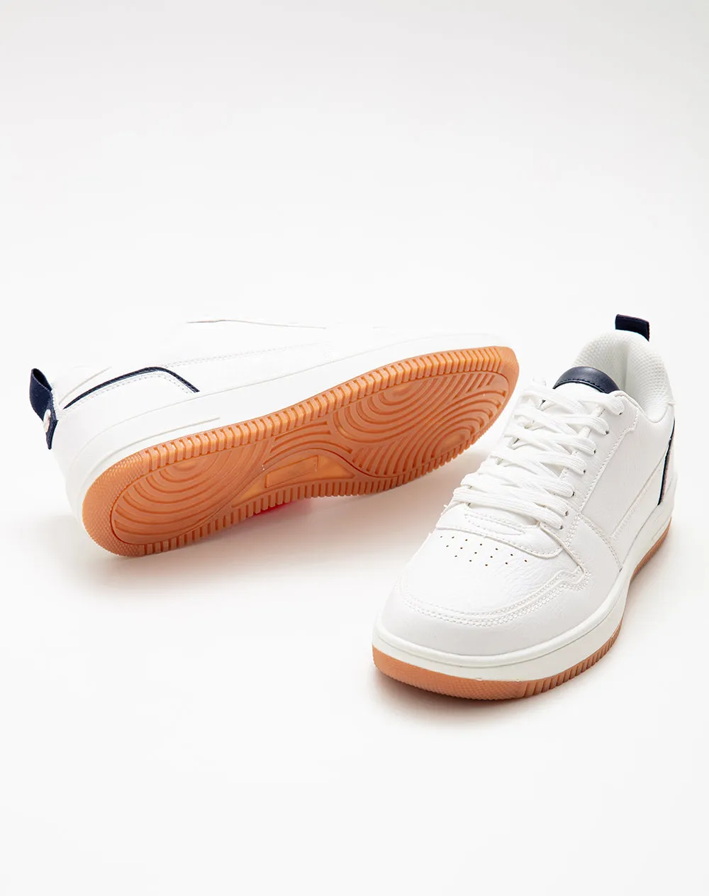 Tenis blanco sold by Gef