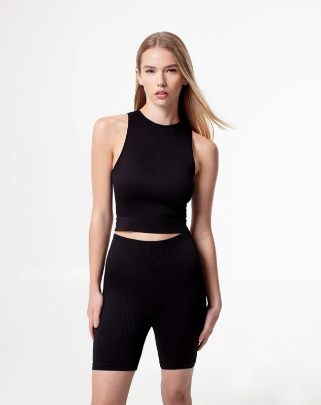 Camiseta fitted fit negra sold by Gef