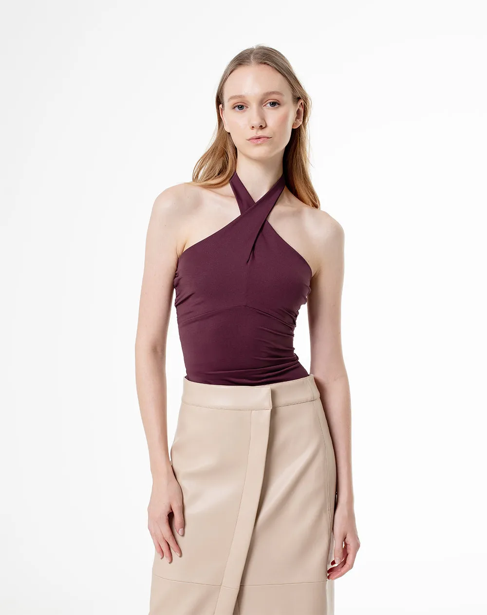 Top halter slim broche en cuello vino tinto mujer sold by Gef