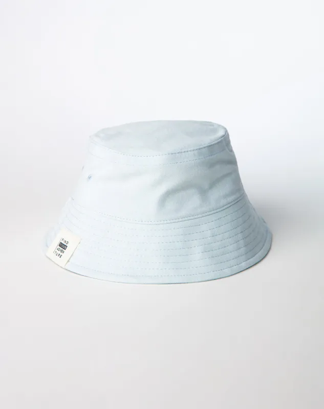 Gorro azul sold by Gef