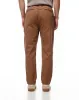 Pantalón regular fit tiro medio en drill cafe sold by Gef