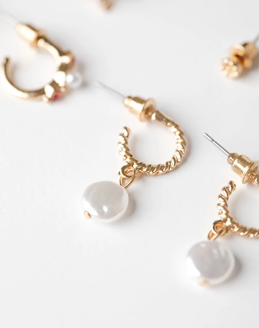 Aretes pack x6 dorados sold by Gef product image thumbnail 5