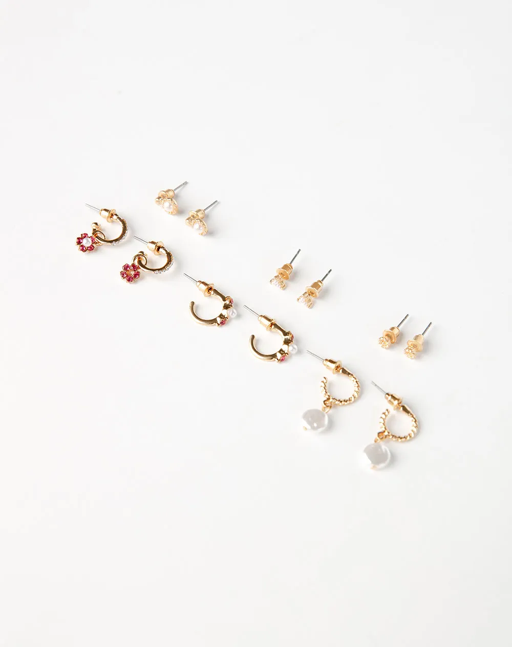 Aretes pack x6 dorados sold by Gef