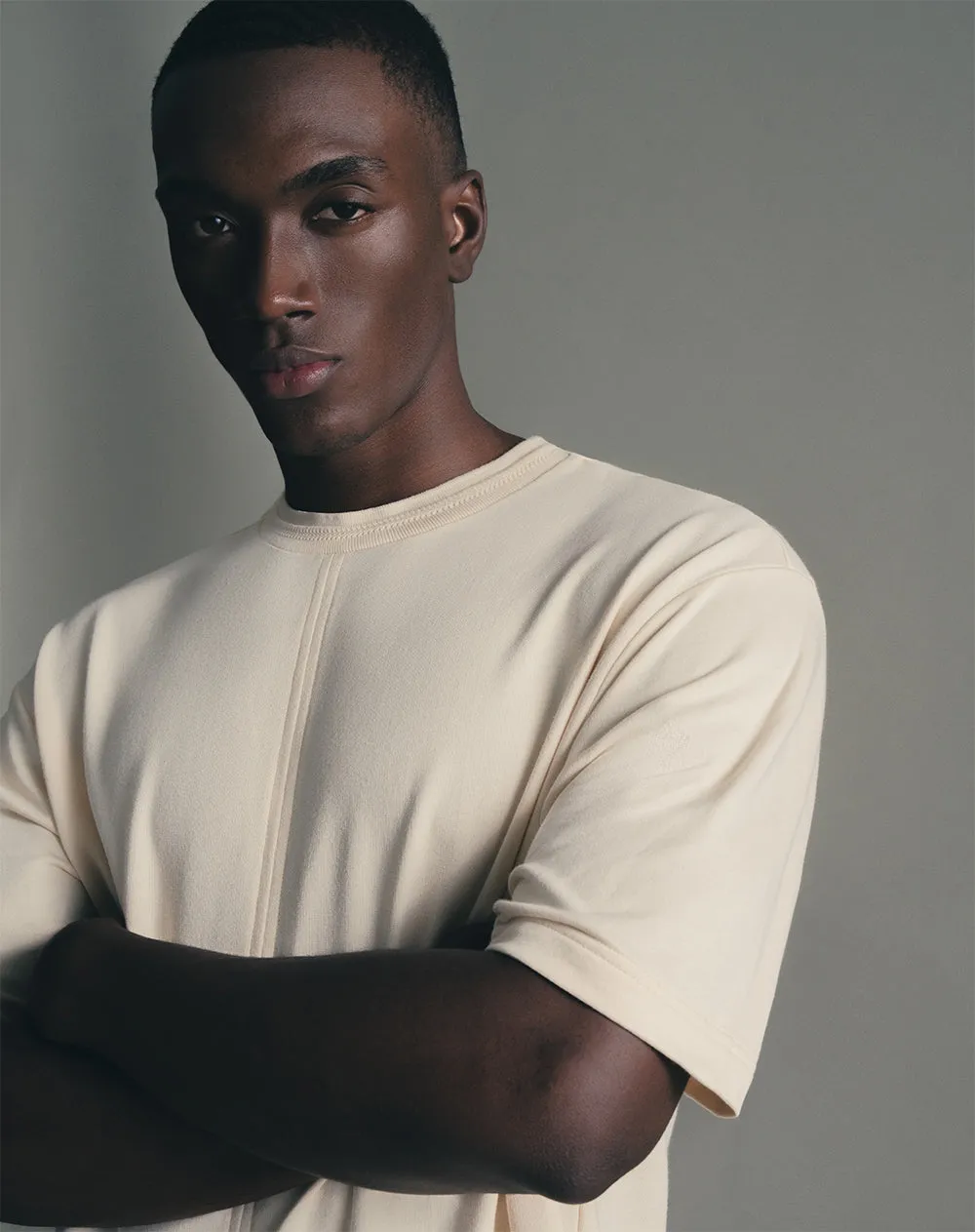 Camiseta regular fit manga corta crema sold by Gef