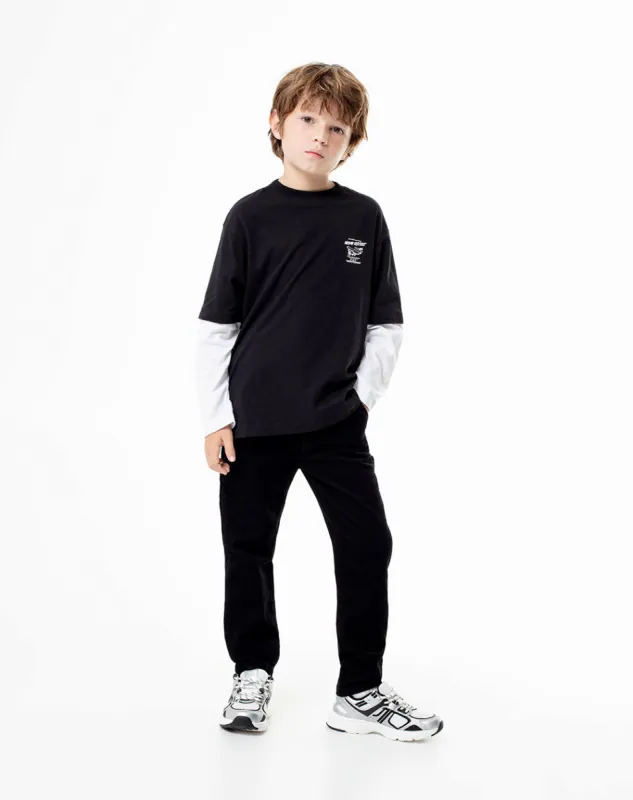 Pantalón regular fit tiro medio en drill negro sold by Gef
