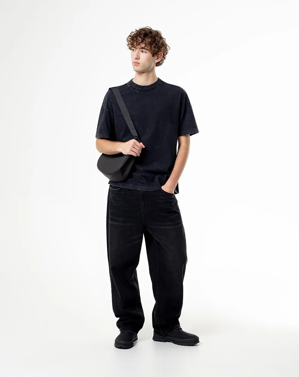 Camiseta regular fit manga corta negra sold by Gef product image thumbnail 4