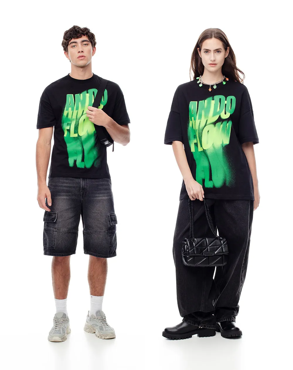 Camiseta oversize algodón negra estampada unisex sold by Gef product image thumbnail 3