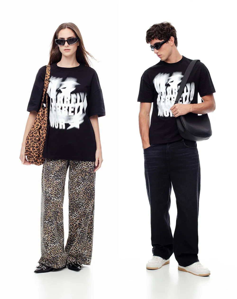 Camiseta oversize algodón negra estampada unisex sold by Gef product image thumbnail 3
