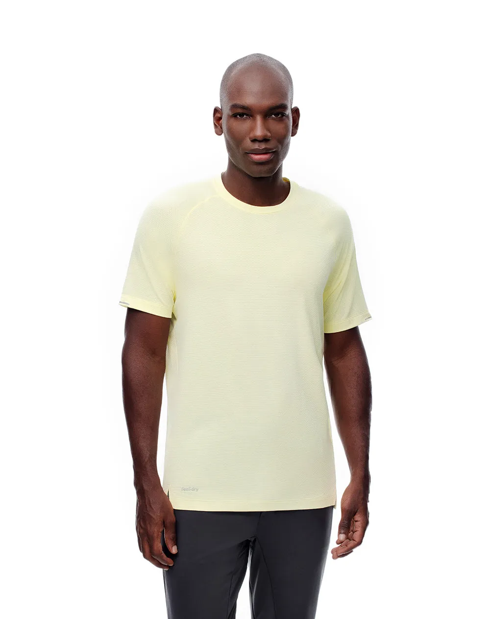 Camiseta deportiva control humedad amarilla hombre sold by Gef