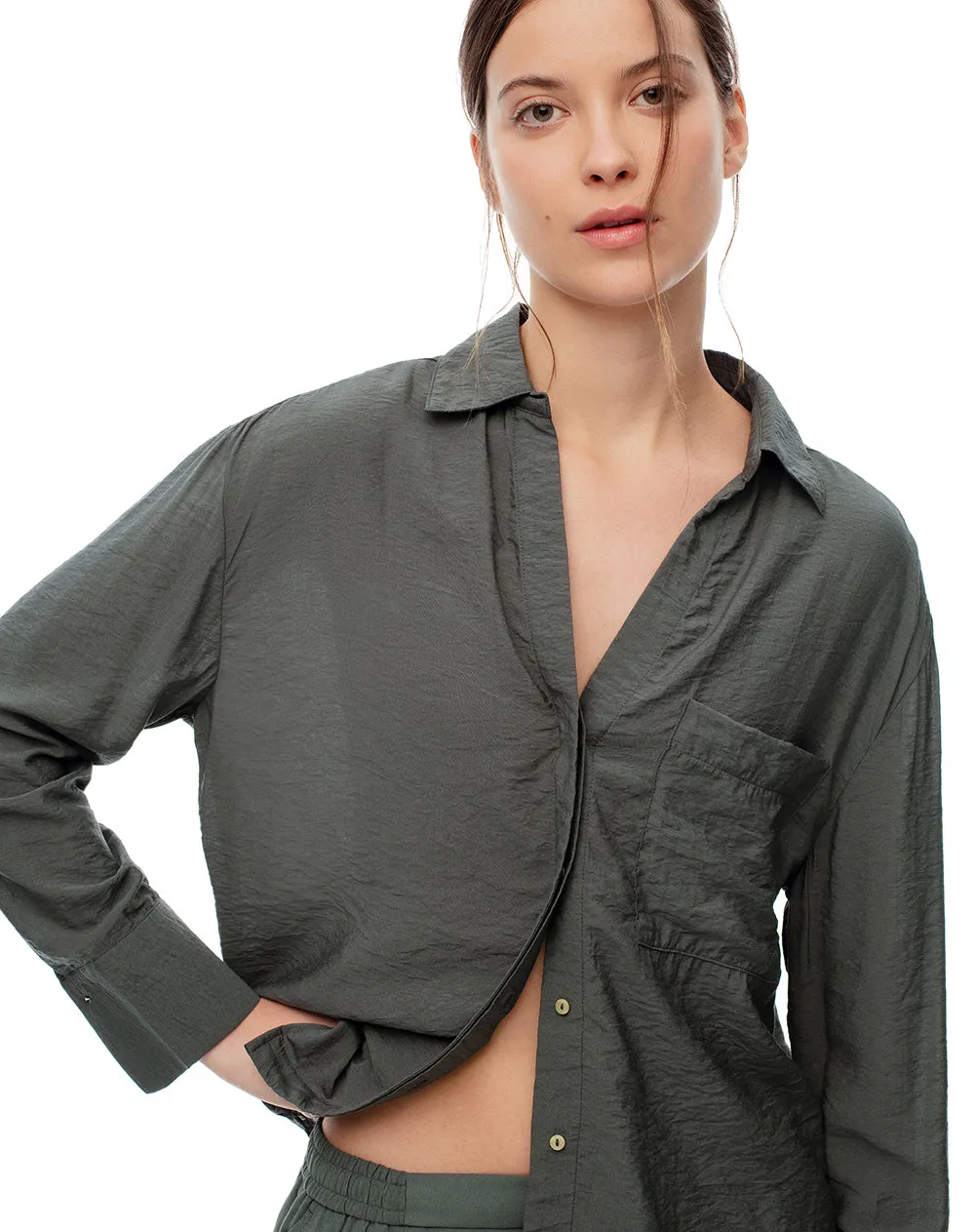 Camisa manga larga regular verde mujer sold by Gef