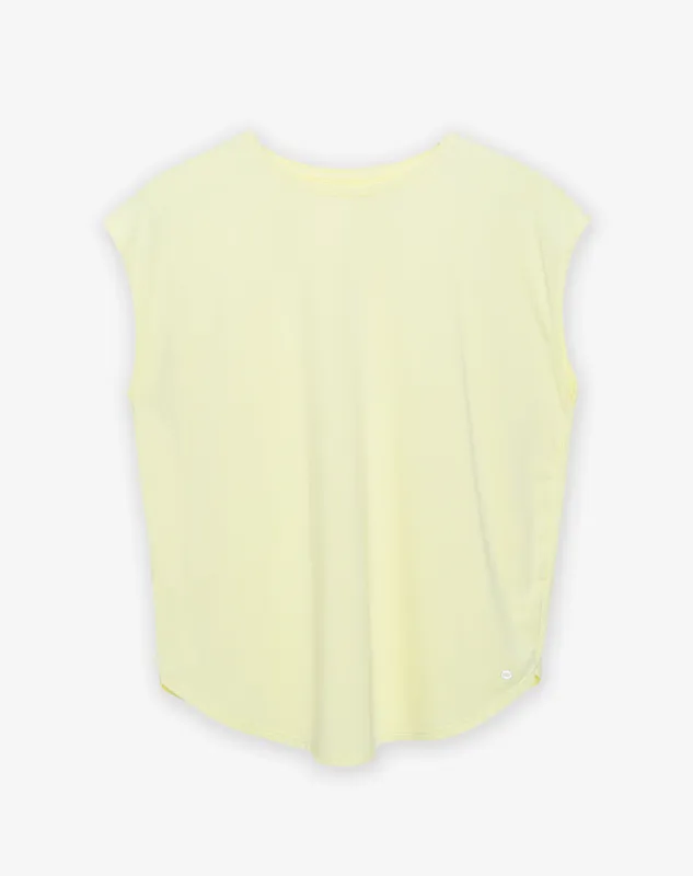 Camiseta deportiva secado rápido amarilla mujer sold by Gef