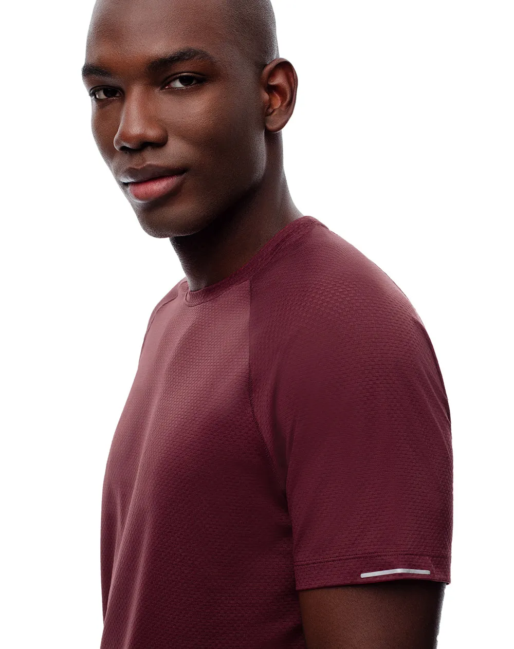 Camiseta deportiva control humedad vinotinto hombre sold by Gef