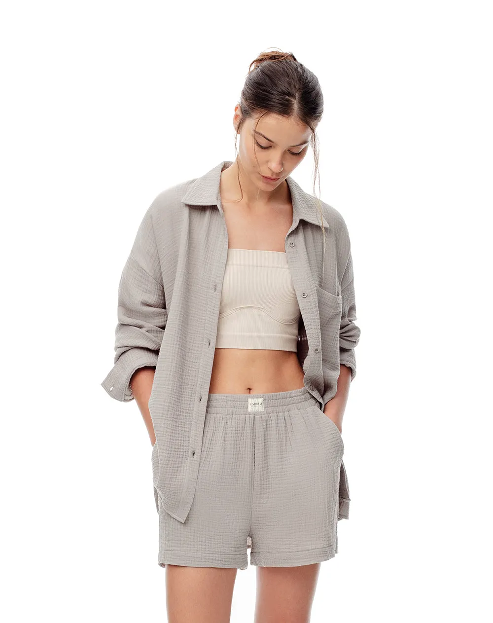 Short relax tiro alto texturizado taupe mujer sold by Gef