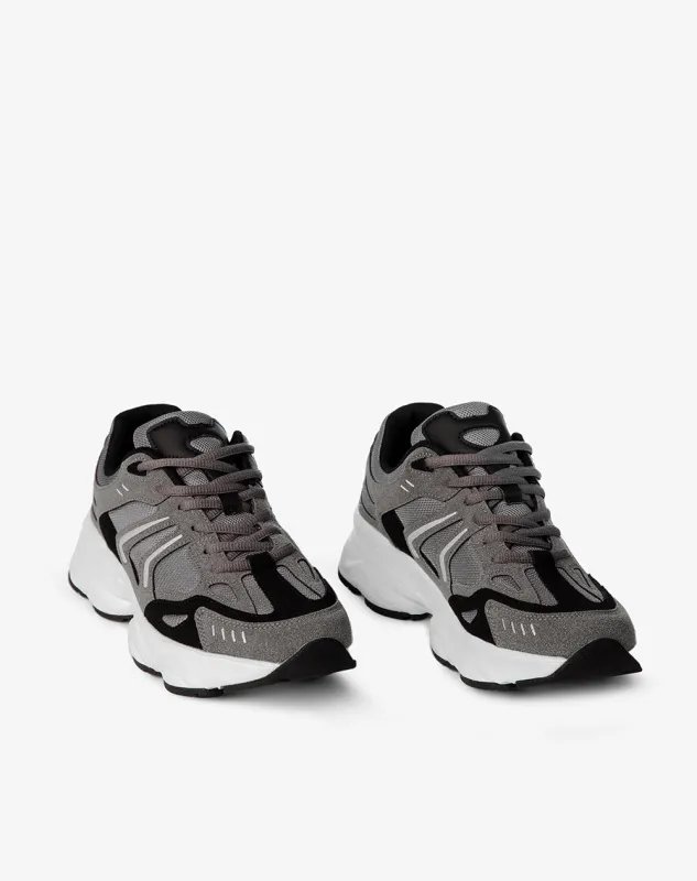Tenis gris sold by Gef