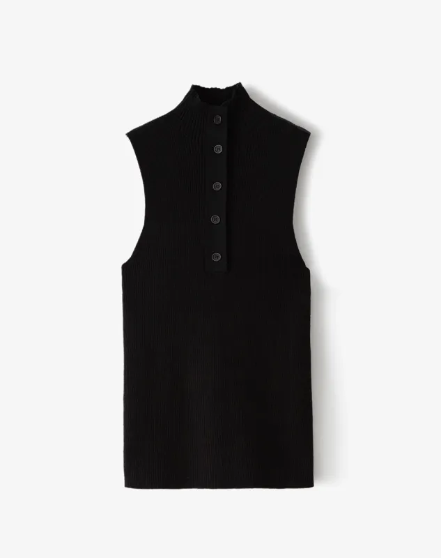 Camiseta fitted fit negra sold by Gef