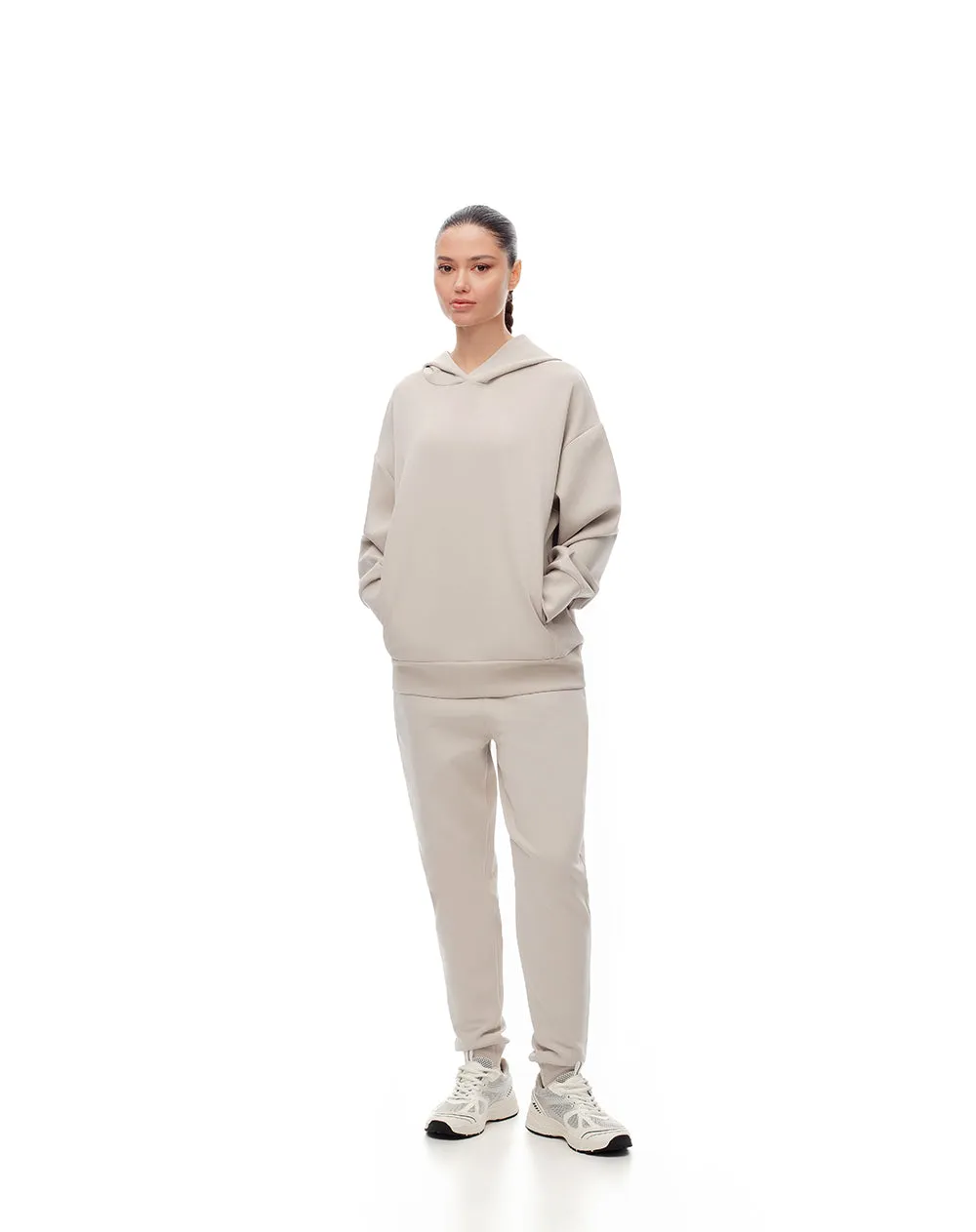 Jogger slim tiro medio arena mujer sold by Gef