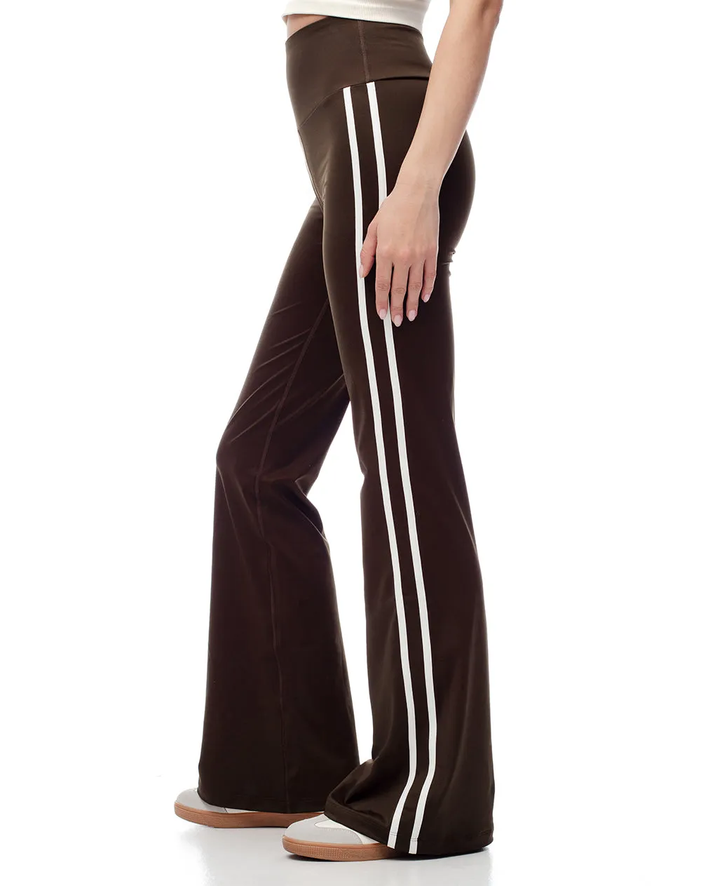 Pantalón deportivo flare tiro alto café mujer sold by Gef product image thumbnail 5