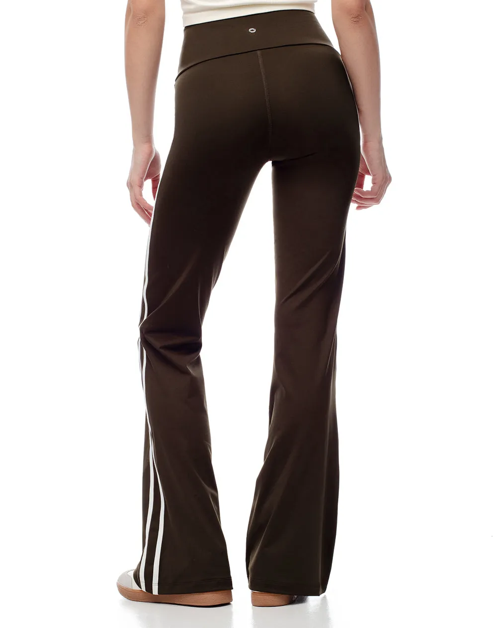 Pantalón deportivo flare tiro alto café mujer sold by Gef product image thumbnail 2