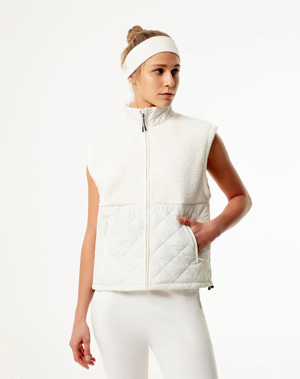 Chaleco regular fit sin capucha crudo sold by Gef